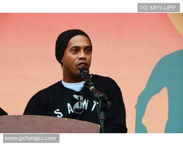 《从街头少年到世界足球之巅，天才球星的传奇人生》