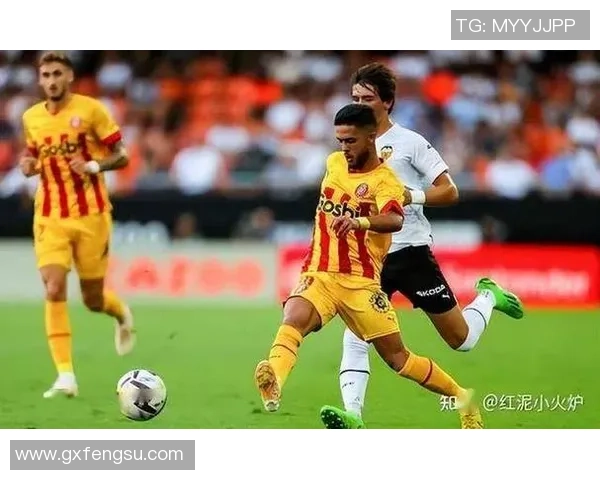 足球巨星震撼登场全场瞩目瞬间点燃激情燃爆赛场